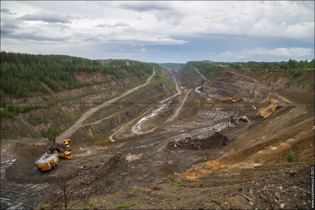 Тайгинский горно-обогатительный комбинат. Тайгинский горно-обогатительный комбинат. Тайгинка карьер челябинская область. Графитовый карьер кыштым. Тайгинский гок.