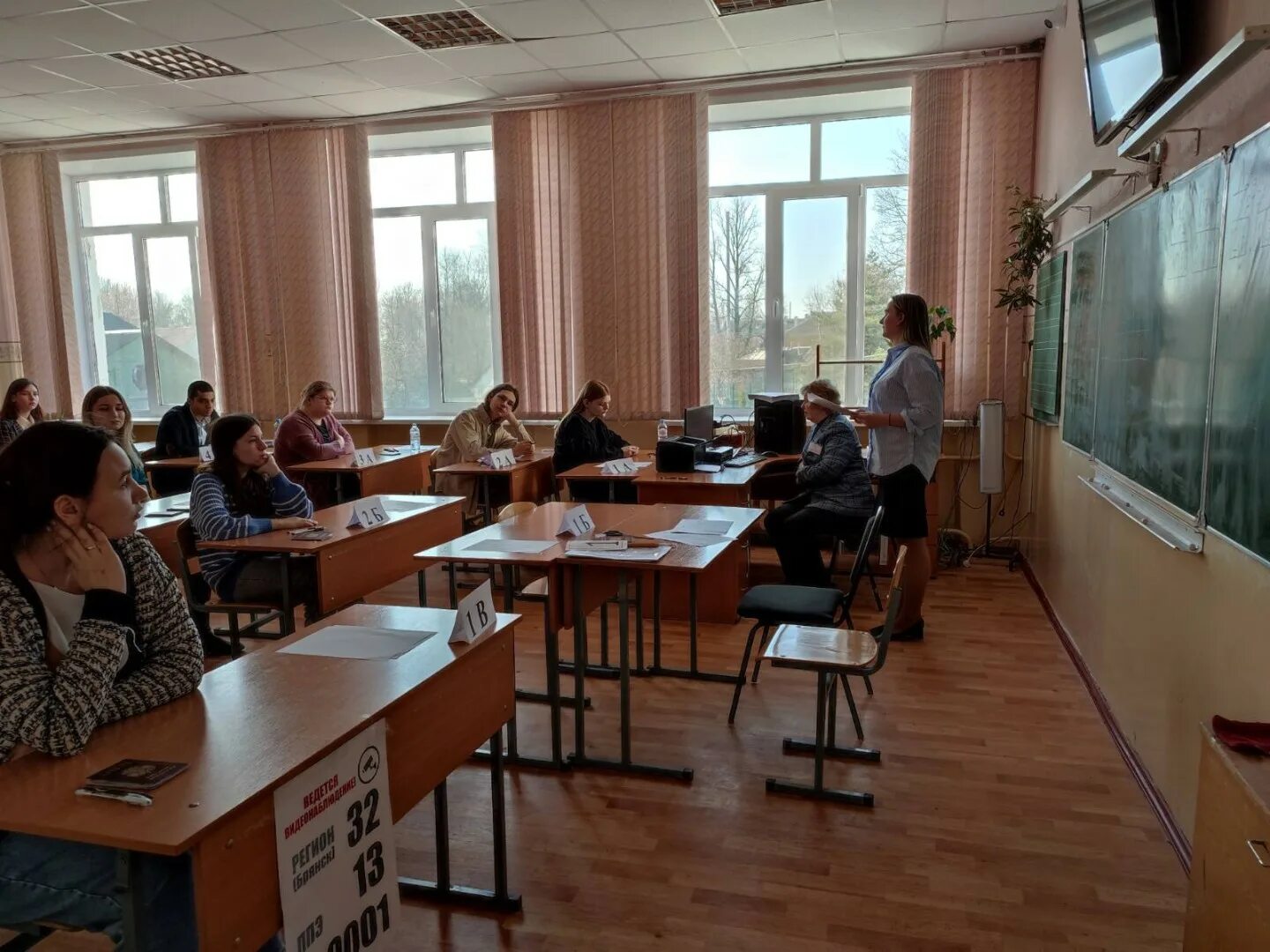 досрочно без экзамена. образование. государственные экзамены. экзамены егэ 2023. школьники на егэ.