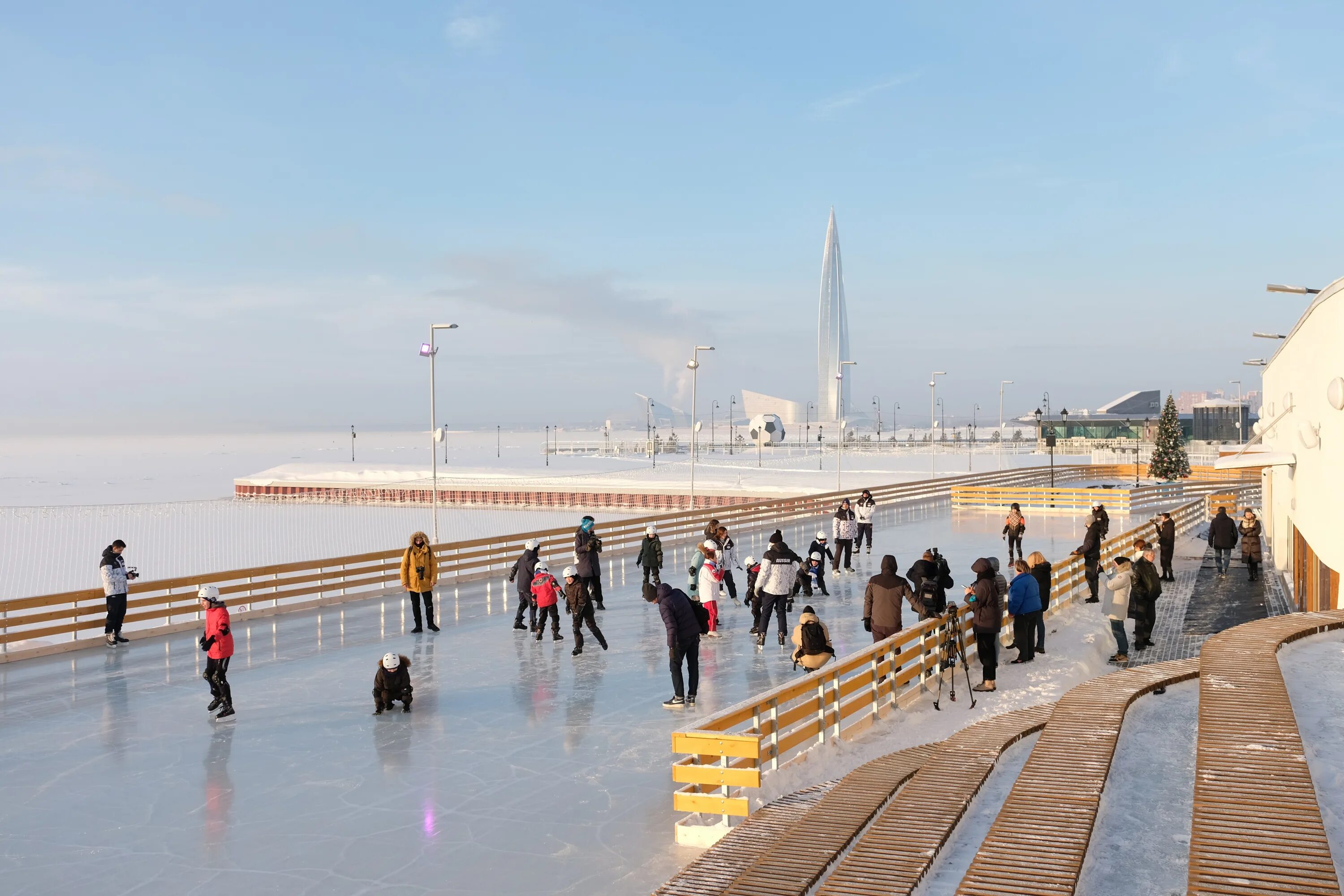 Каток у флагштока Санкт-Петербург. Каток на Крестовском острове 2023 СПБ. Каток у Зенит арены в Санкт-Петербурге.