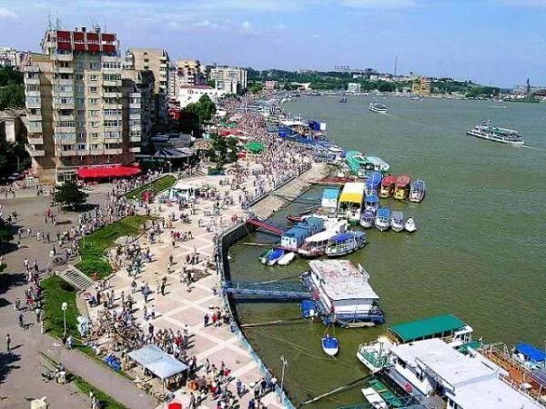 Румыния город тульча. Голубой порт на дунае. Тулча румыния пляж. Тулча румыния. Тулча город.