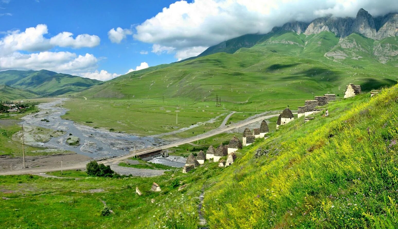 Какое население в северной осетии. Даргавс в Северной Осетии. Карца Северная Осетия. Горный Карца Северная Осетия. Осетия Фиагдон.