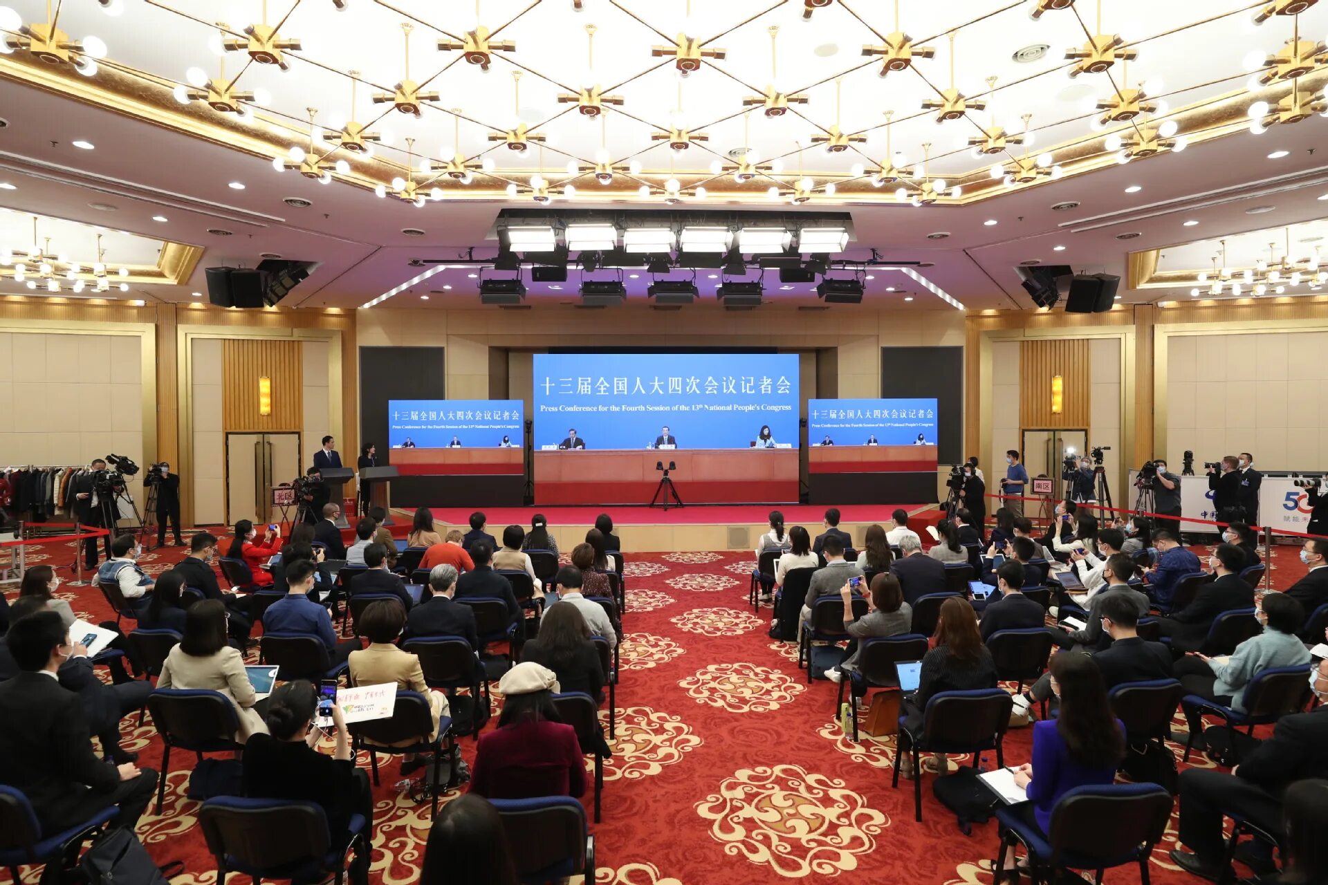 министерство промышленности и информатизации китая. две сессии вснп. пресс конференция китай. China business forum анна. студия риа.