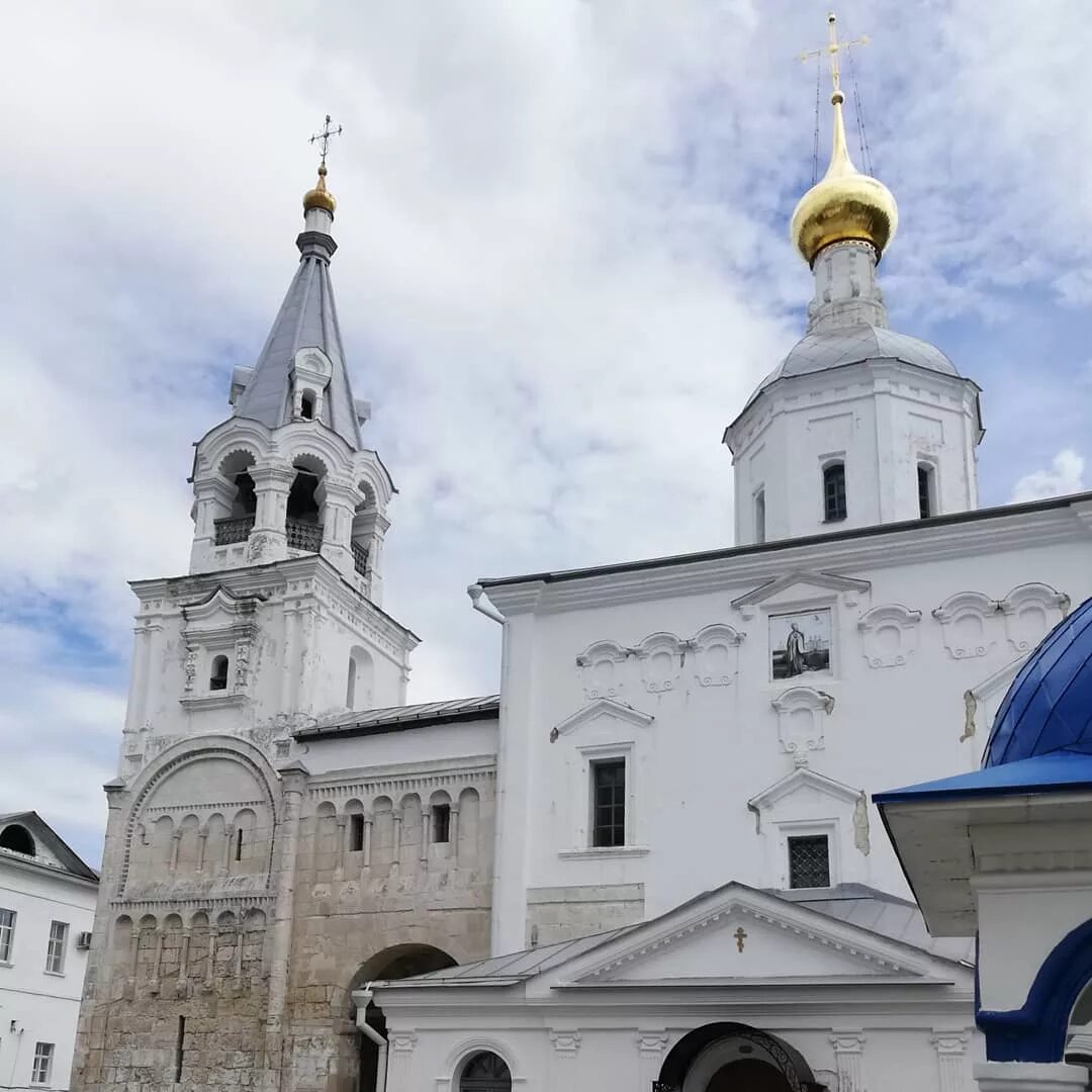 Палаты андрея боголюбова. Резиденция андрея боголюбского в боголюбово. Белокаменный дворец андрея боголюбского. Палаты андрея боголюбского боголюбово. Дворец андрея боголюбского во владимире.
