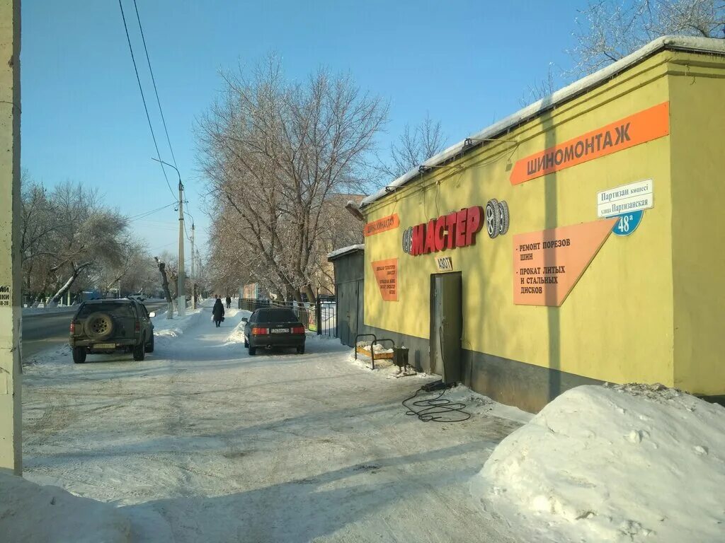 Легковой шиномонтаж. Шиномонтаж чебоксары богдана хмельницкого. Весенний шиномонтаж. Автомойка партизанская. Шиномонтажные мастерские.