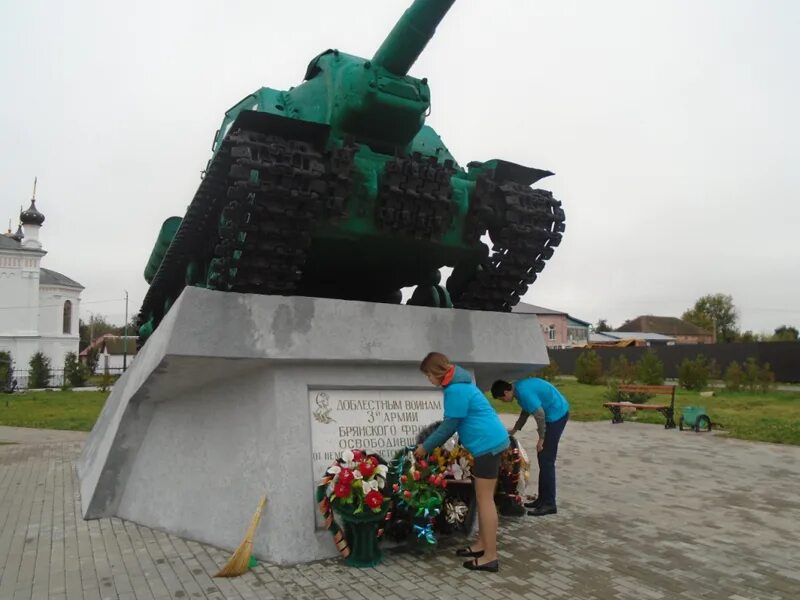 Погода на неделю мглин брянская область. Мглин танк памятник. Мглин Брянская область. Мглин 1941. Брянская область Мглинский район село новая Романовка.