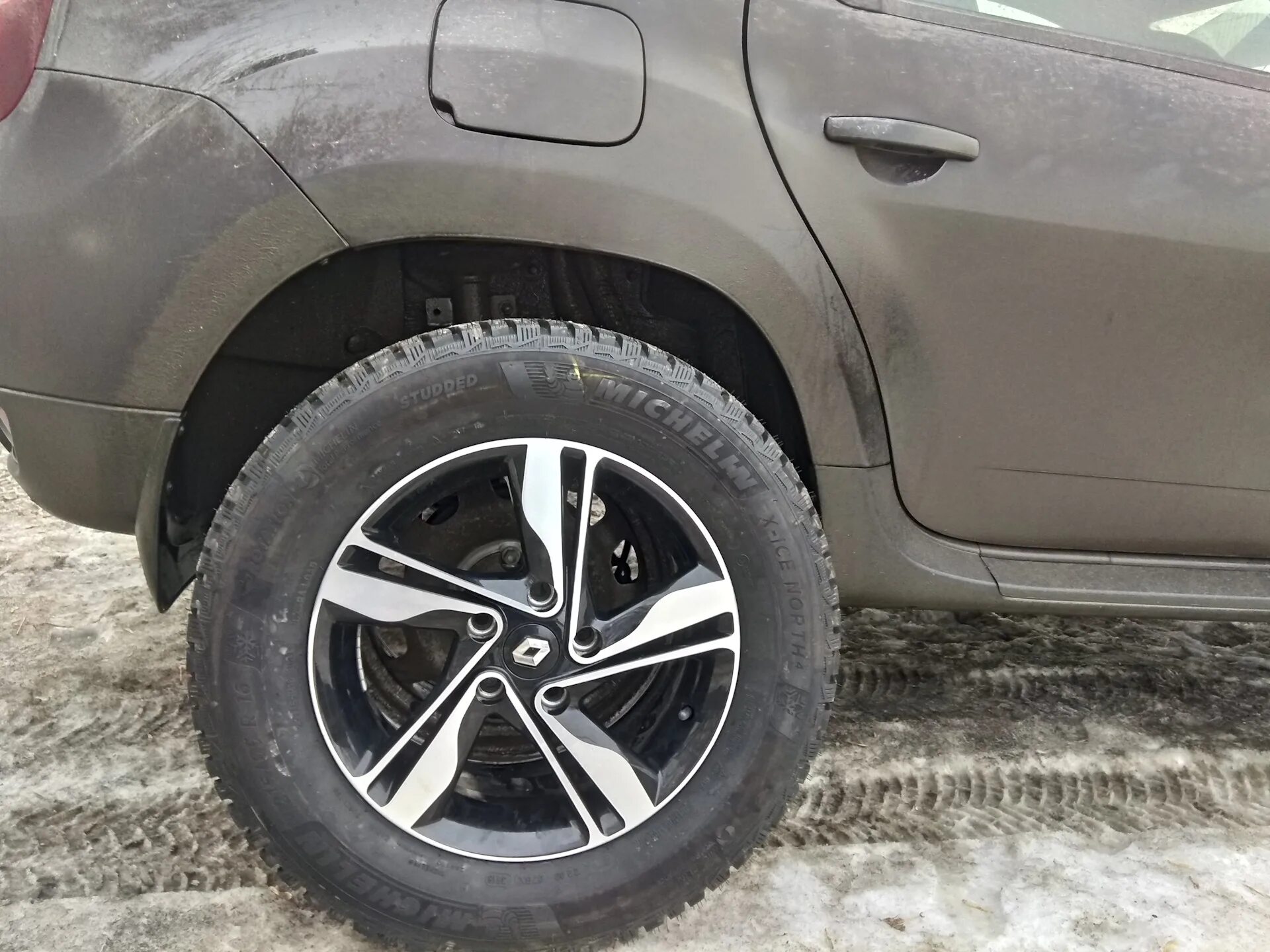 Дастер на 225/65r17. Duster 225/65 r17. 225/60 R17 Duster. Зимняя резина на Рено Дастер 215/65 r16.