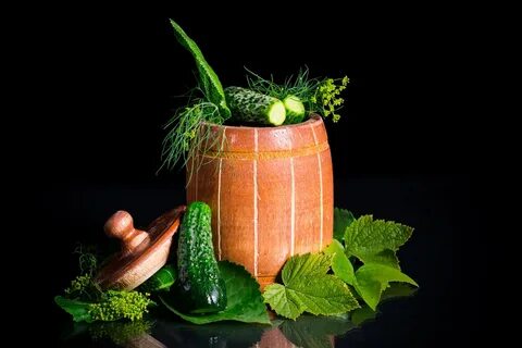 Бочка маринованных огурцов
