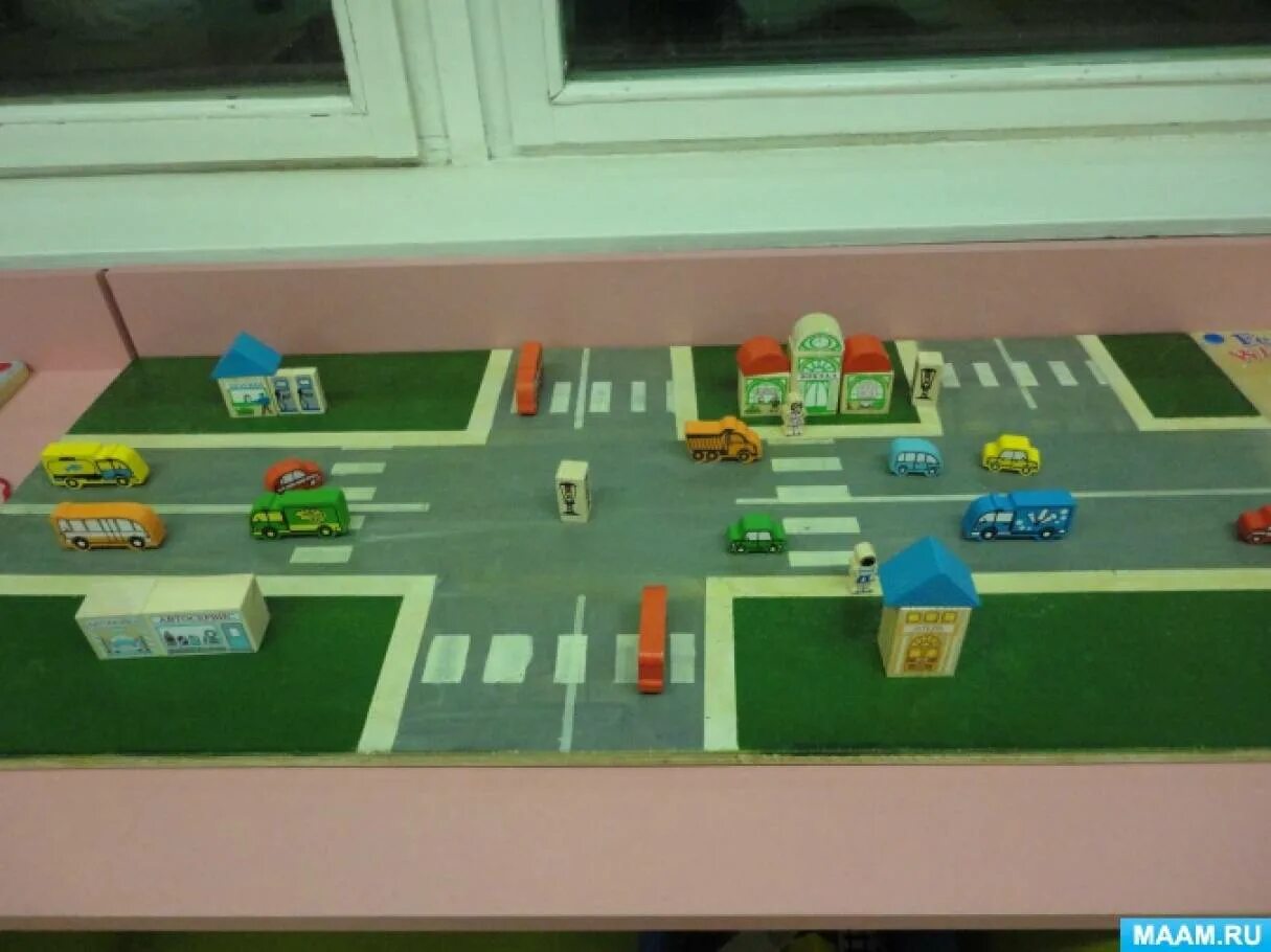 Конструирование пдд. Макет по правилам дорожного движения. Макет перекрестка. Конструирование в средней группе на тему пдд. Макет дорожного перекрестка для детского сада.