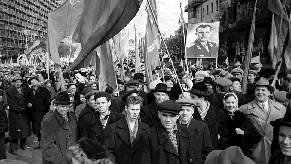 14 апреля 1961 года. Встреча Гагарина в Москве 14 апреля 1961 года. Встреча Гагарина в Москве после полета 1961. Встреча Гагарина в Москве 14 апреля. Гагарин 12 апреля 1961.