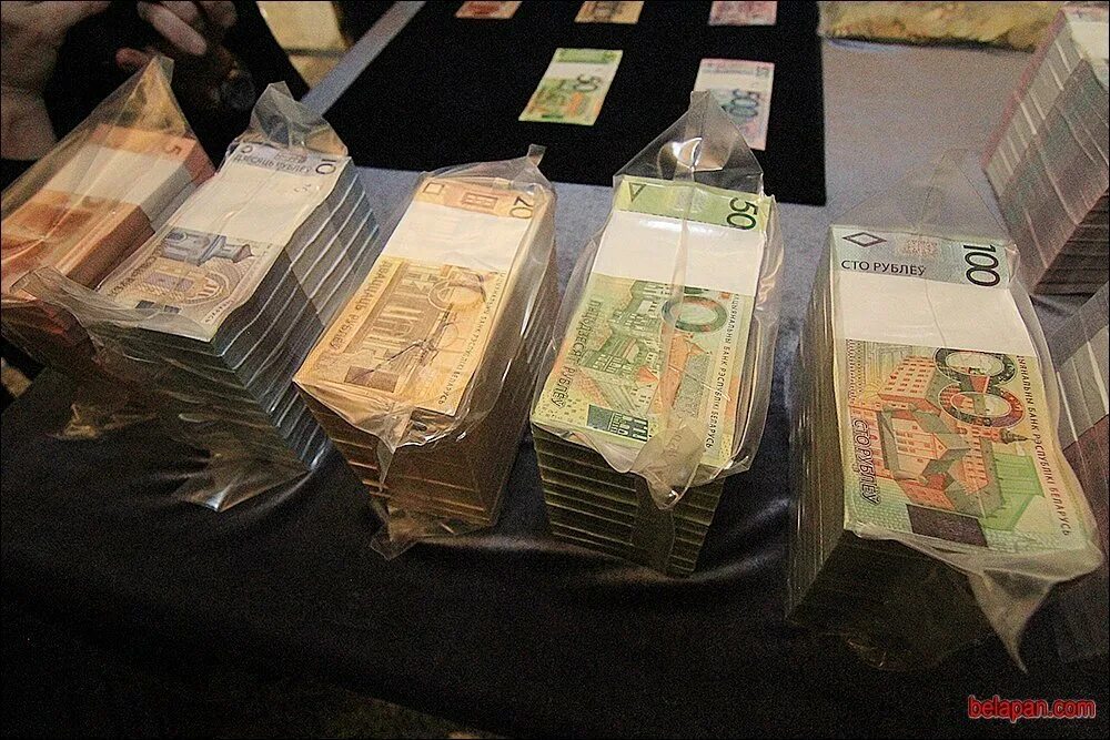 Банкнота 5000000 рублей. Купюра 1000000 белорусских рублей. Пачка белорусских денег. Белорусские миллионы. Белорусская купюра 1000000.