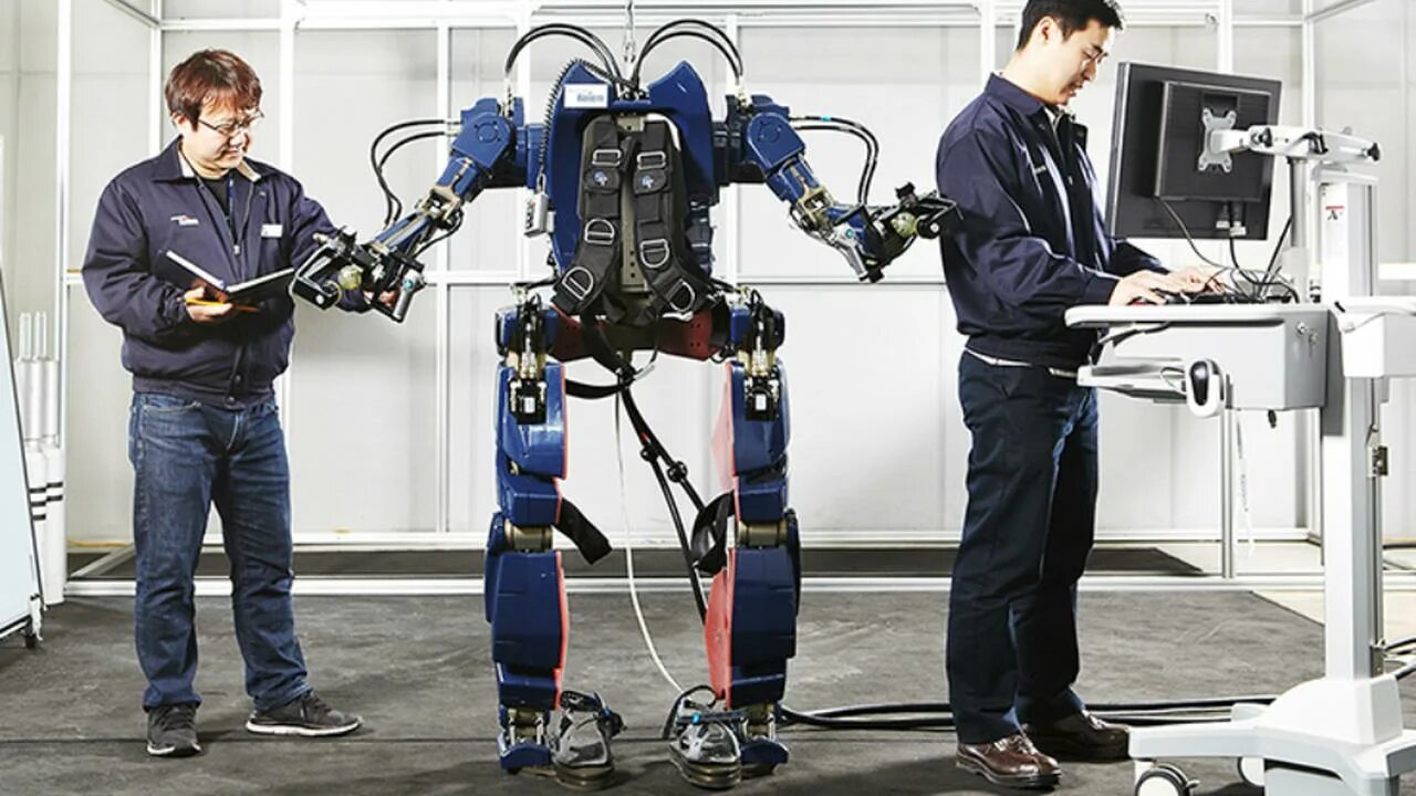 Человека который участвует в производстве. Экзоскелет Ekso. Роботехника экзоскелет. Разработка роботов. Проектировщик роботов.