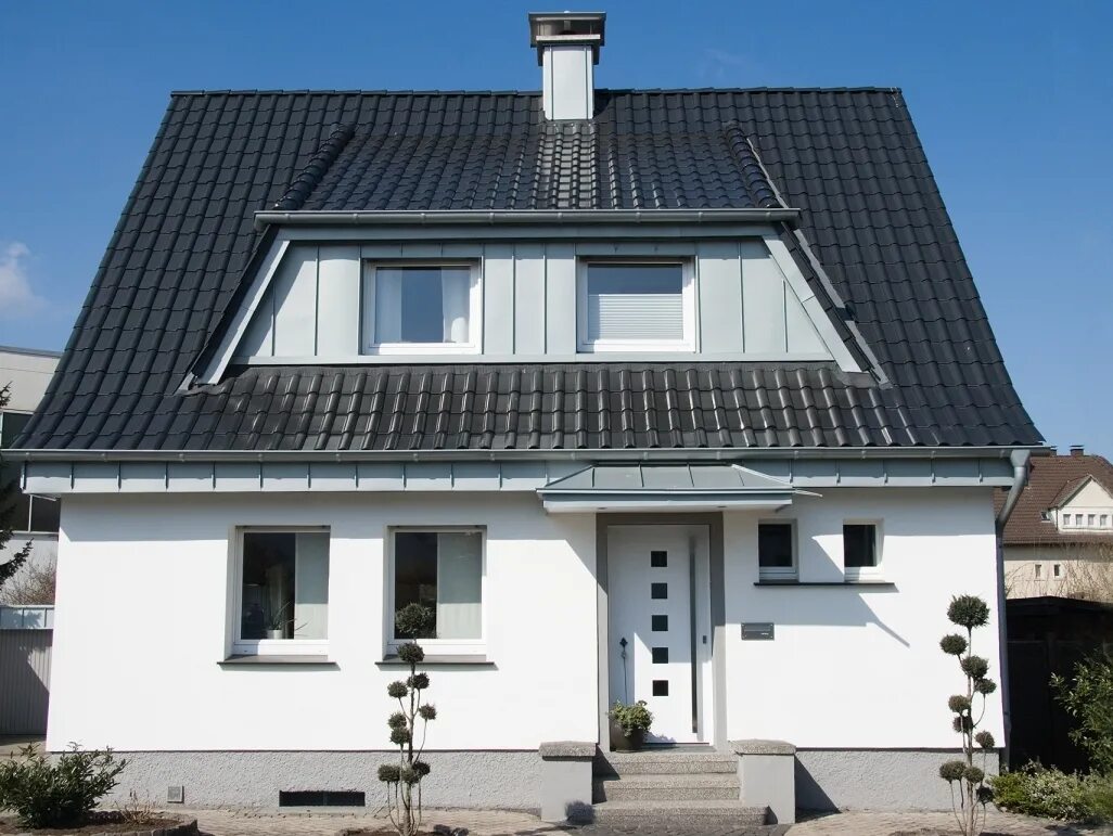 мансардные крыши частных домов. фото мансардных крыш частных домов. полувальмовая многощипцовая крыша. красивые мансардные крыши. дом с мансардой.