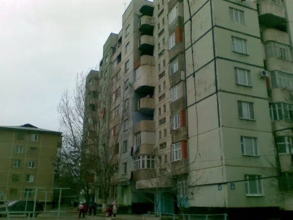 Кизилюрт ул г цадаса 46а. Гостиница кизилюрт дагбаш. Кизилюрт дом. Город кизилюрт улица гамзата цадасы. Большой дом в кизилюрте.