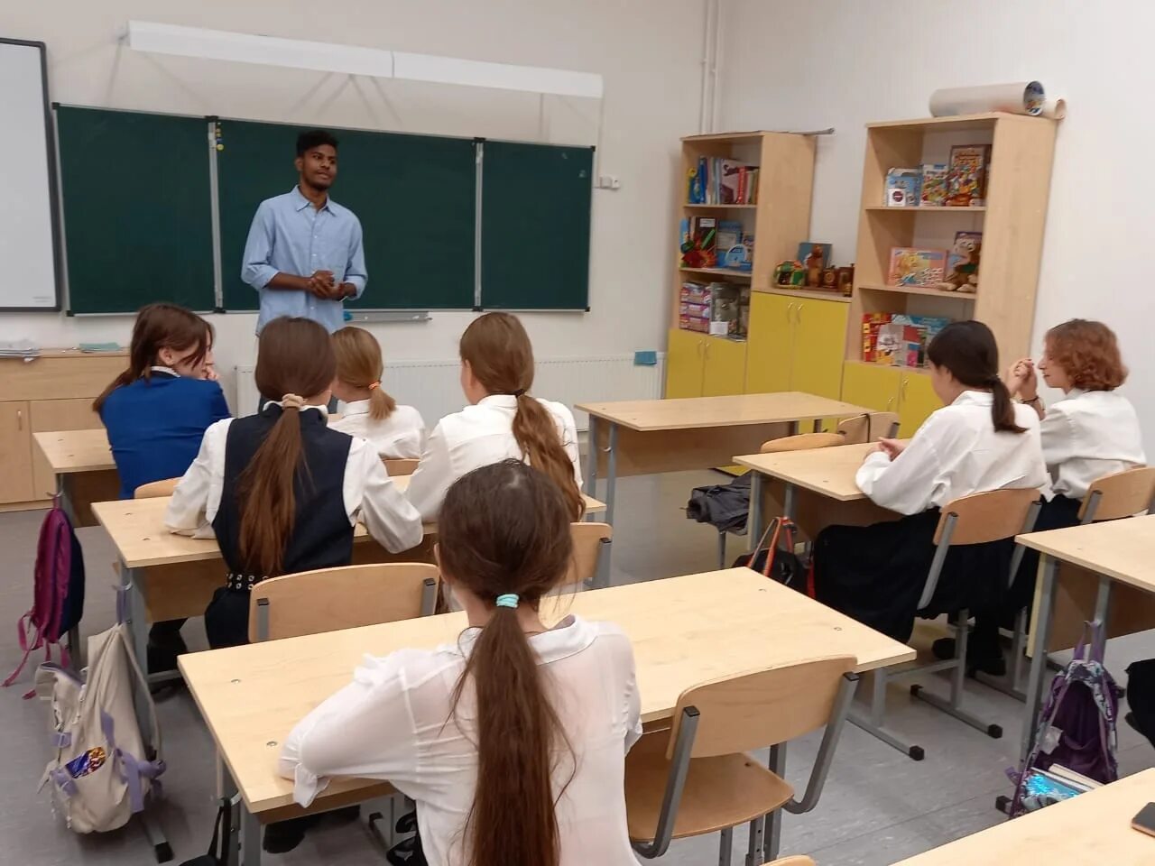 7б класс фотографии. Тнв 11 гимназия. Учащегося 7 б класса. Фото учащихся 7 б класса. Как заинтересовать учеников на уроке истории.