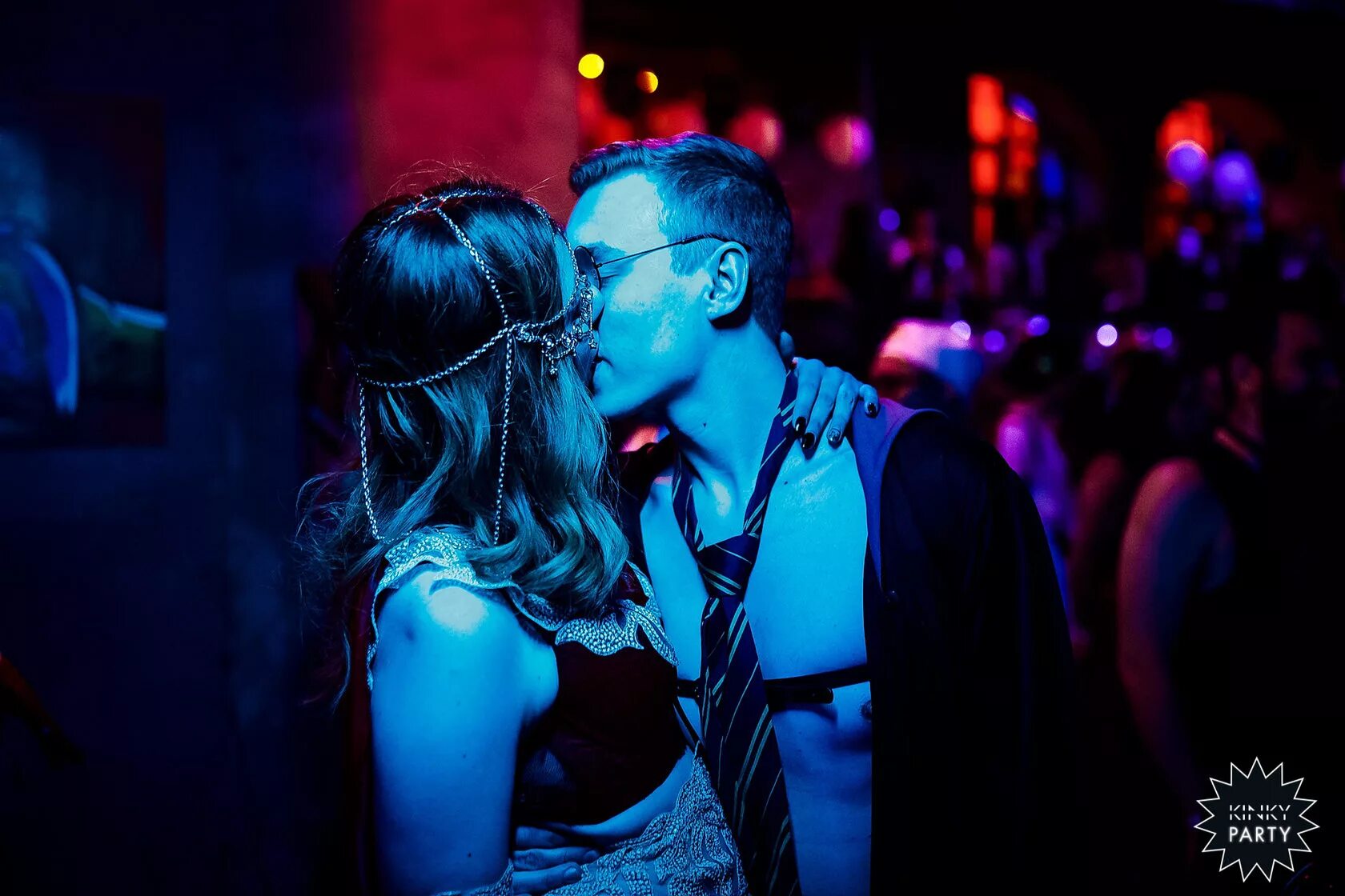 Кинки вечеринка. Kinky party 18. Кики пати. Вечеринка 18 +. Кинки раша.