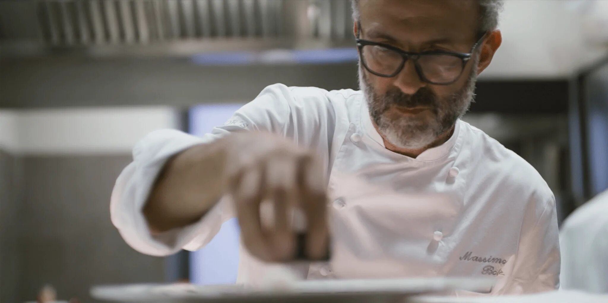 Chefs table. Шеф тейбл нетфликс. netflix про шеф повара. chef&#039;s table netflix кадры. фильм массимо боттура.