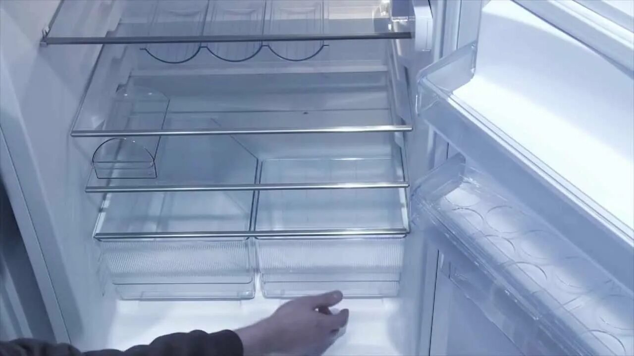 Дренажное отверстие в холодильнике Атлант. Холодильник самсунг RL 40 дренажное отверстие. Холодильник веко двухкамерный дренажное отверстие. Холодильник Атлант двухкамерный сливное отверстие.