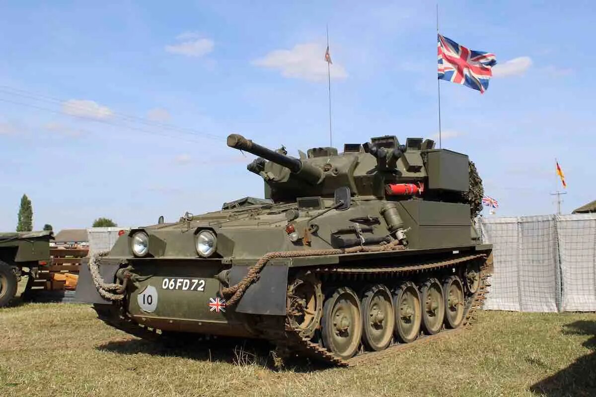 З 76. Танк fv101 Scorpion. Fv101 Scorpion 90. Самоходная зенитная установка. Легкий танк Скорпион.