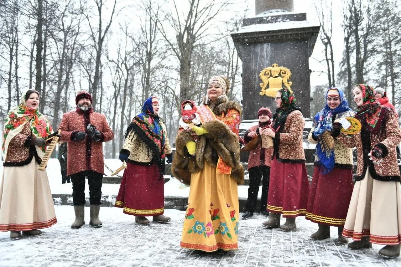 Масленичные гвардейцы Ярославль. Народные гуляния на Масленицу. Масленица фото. Масленичные гуляния в Ярославле. Какой праздник после масленицы 2024