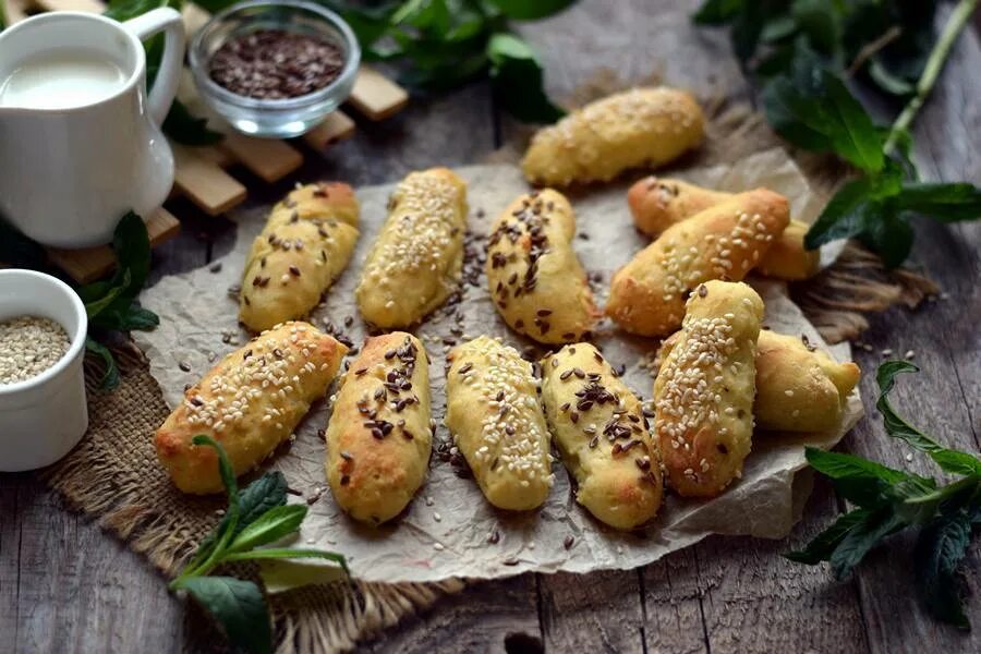 картофельные палочки из пюре. сырно картофельные палочки. картофельные палочки из пюре в духовке. картофельные палочки с кунжутом. картофельные палочки.