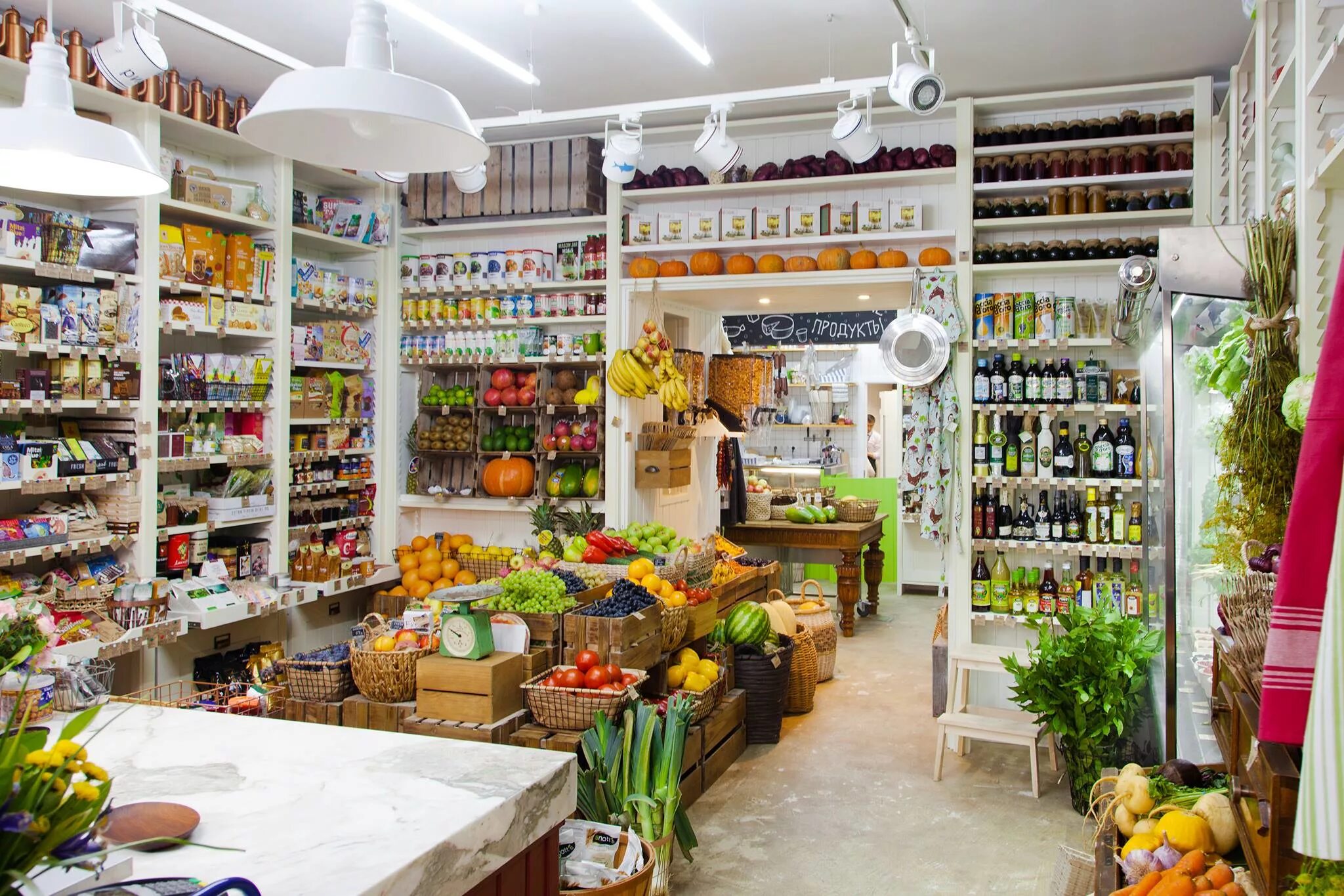Индивидуальный магазин. Продуктовый магазин в стиле прованс. уютный продуктовый магазин маленький. продуктовые магазины в европе. овощные магазины в европе.