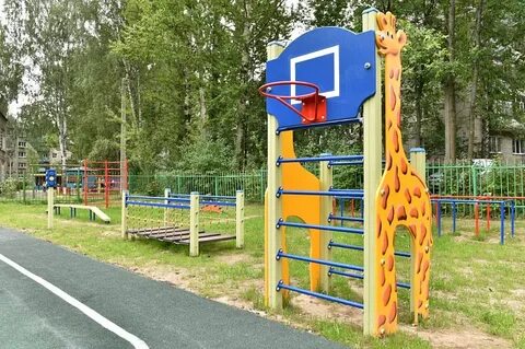 Спортивная площадка в саду