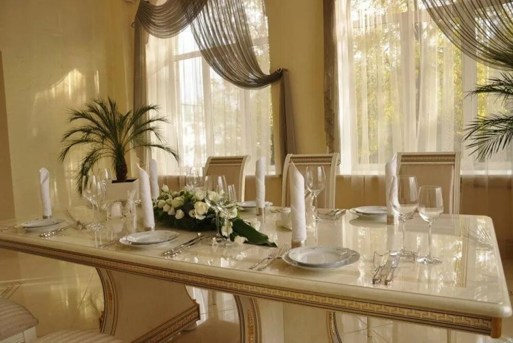 Проспект им ленина центральная гостиница. Ресторан в гостинице центральная киров. Киров центральная 5. Центр гостиница киров. Киров центральная 5.