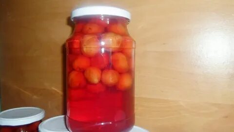 Слива с косточкой в собственном соку