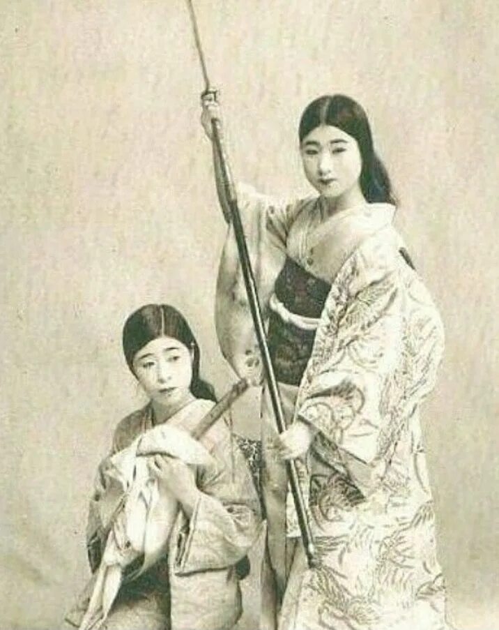 Японские гейши 19 века. История японских женщин. Гейши в японии. История японских женщин. Кимоно эпохи мэйдзи.