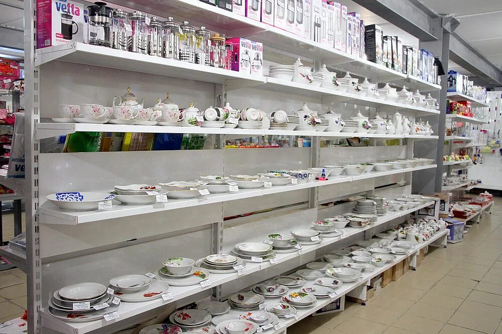 Магазин товаров оптовые цены. Шарташская оптовая база в Екатеринбурге. Магазин хозтоваров и посуды. Оптовые склады посуды. Оптовый склад посуды и хозтоваров.