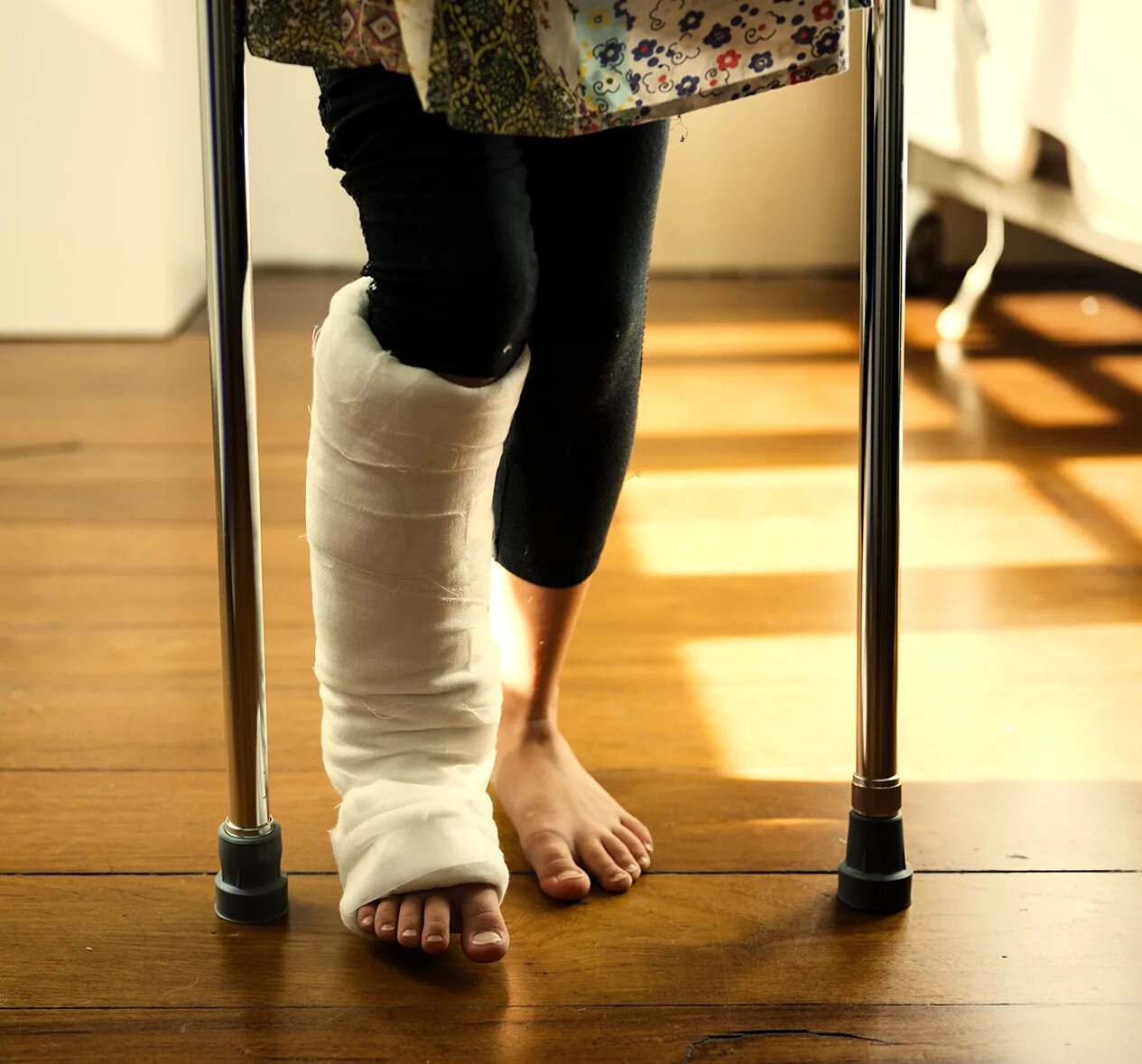 сломанные ноги у девочки на входе текст