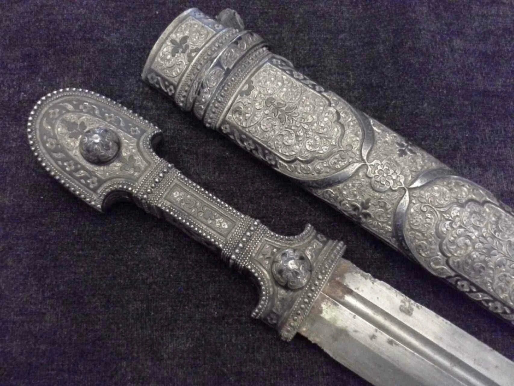Кавказский кинжал кама. Сувениры кавказа. Символ кавказа. Осетинский кинжал кама. Кавказ метал.