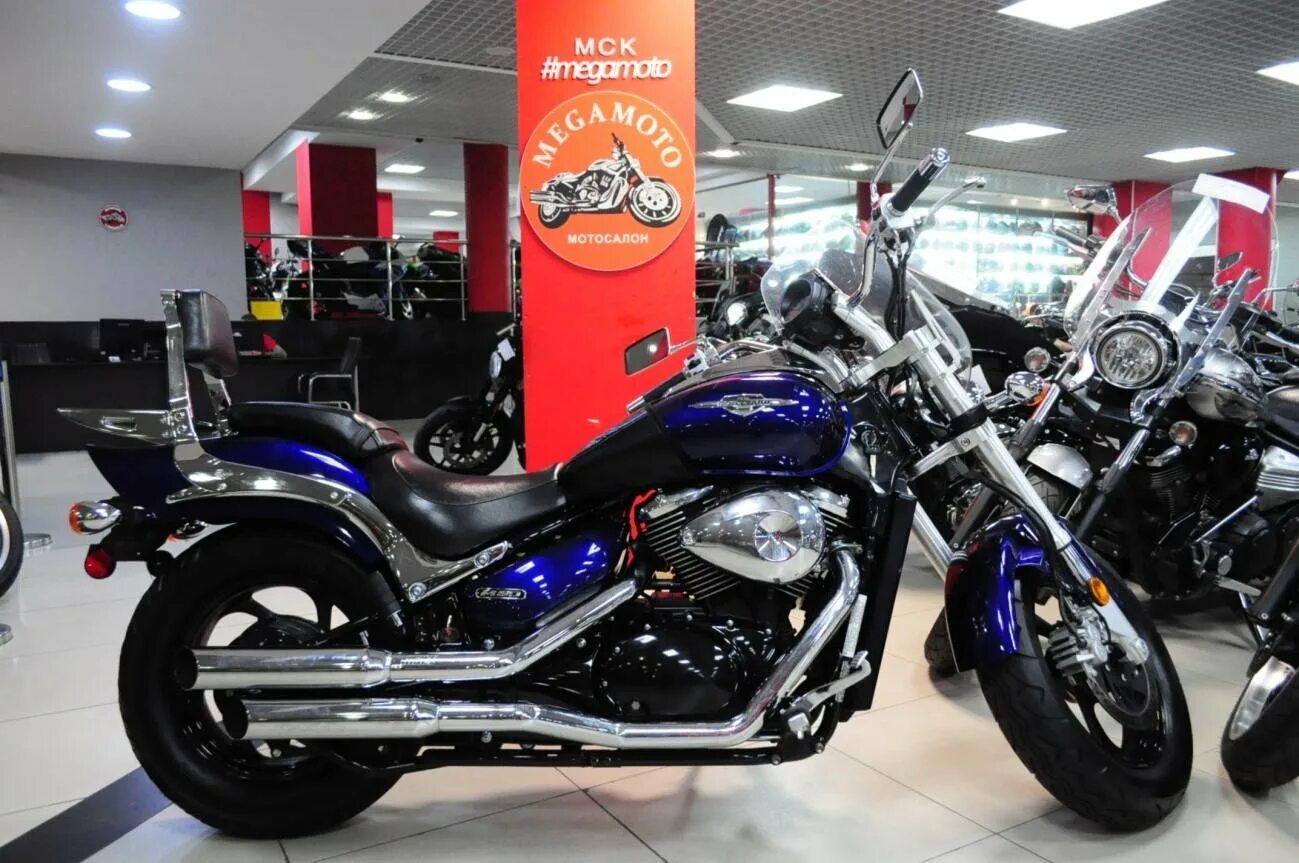 Suzuki Boulevard m50 2005. Suzuki Boulevard m50 в мотосалоне. Мегамото Санкт-Петербург. Мегамото Санкт-Петербург мотоциклы. Купить мотоцикл в спб и обл