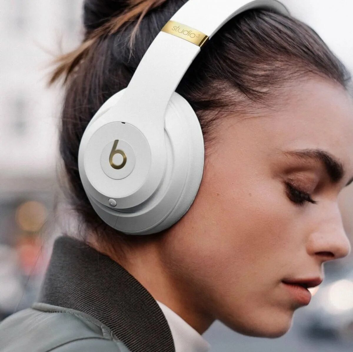 Песня наушники в уши. Наушники Beats Studio 3. Beats solo3 Wireless Phone. Beats Studio 3 Wireless на голове. Наушники Beats studio3 Wireless over-Ear Headphones White.