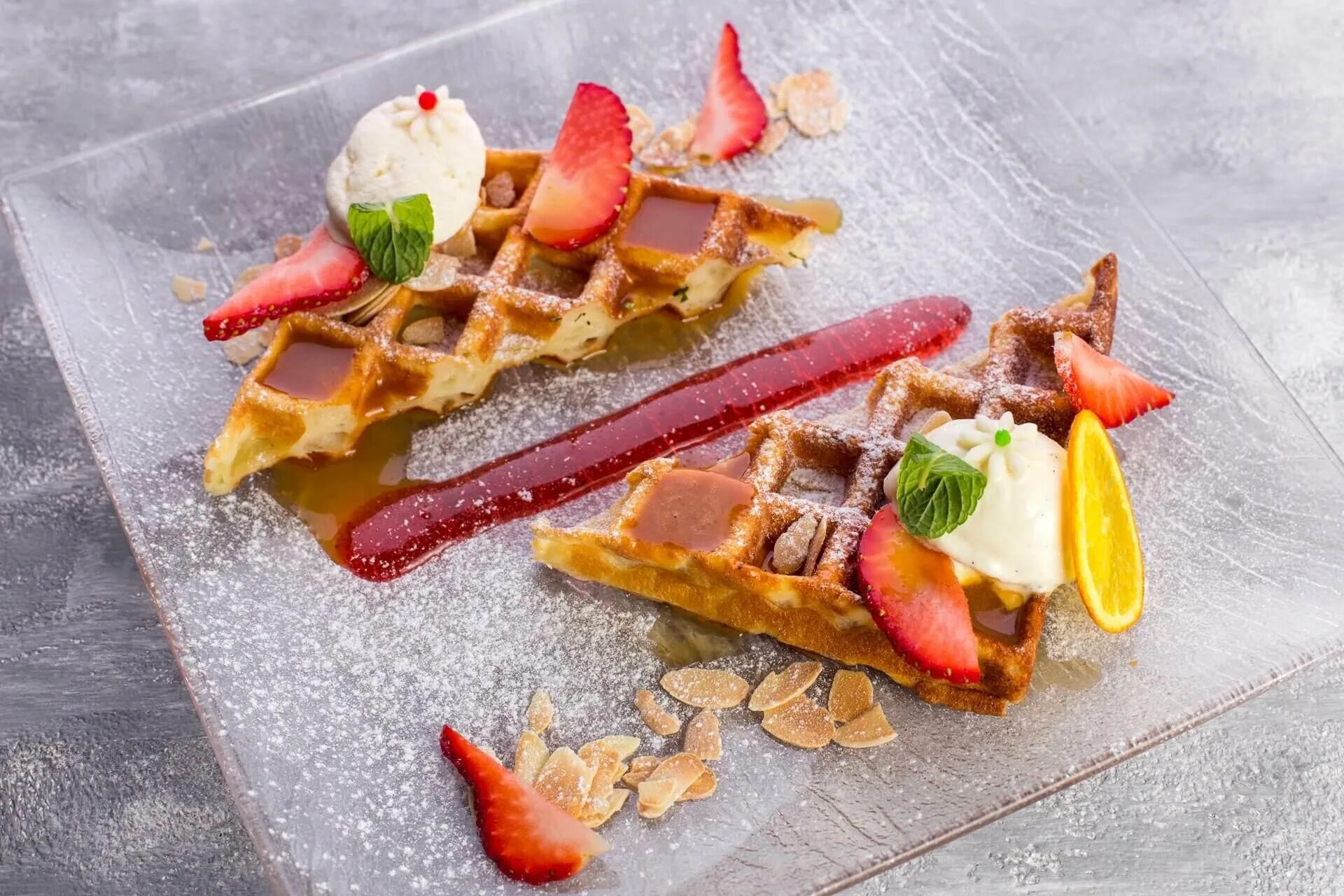 Венские вафли и бельгийские вафли. Сладские венские вафли. Венские вафли мишлен. Подача вафель. Бельгийские вафли в бельгии.