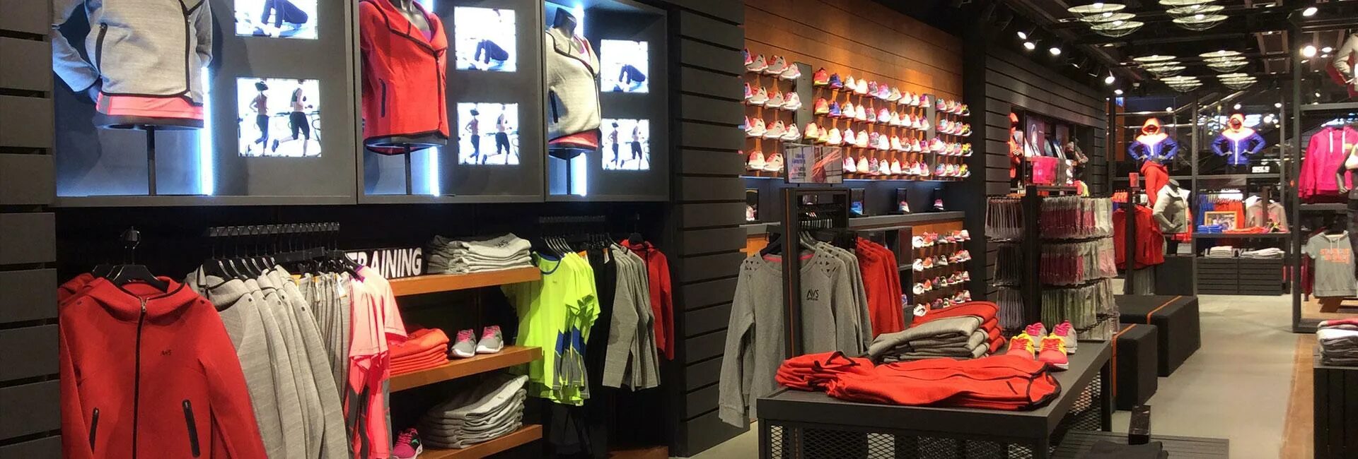 Спорт и мода логотип. Спорт моды магазин. Магазин спортивной одежды. Спорт плюс мода абакан. Спорт моды магазин.