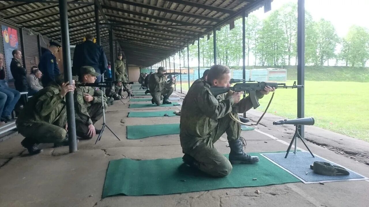 Военное многоборье. Военное троеборье стрельба. Военное троеборье в Вооруженных силах. Стрельба из табельного оружия. Стрельбы спартакиада