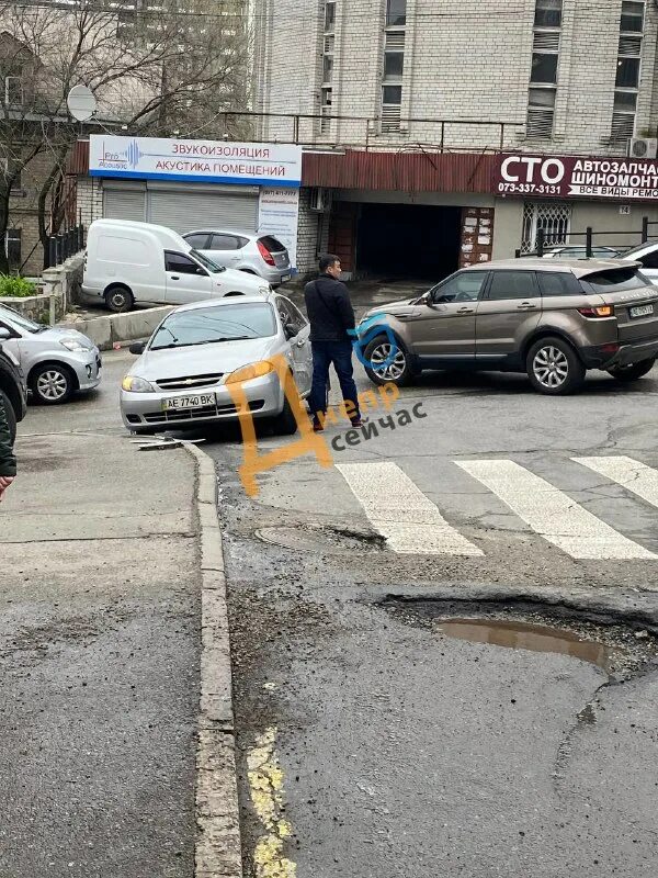 Автомобильный затор. Что происходит в днепре сейчас. Днепр сейчас что происходит сегодня. Что происходит в днепре сейчас. Что происходит в днепре сейчас.