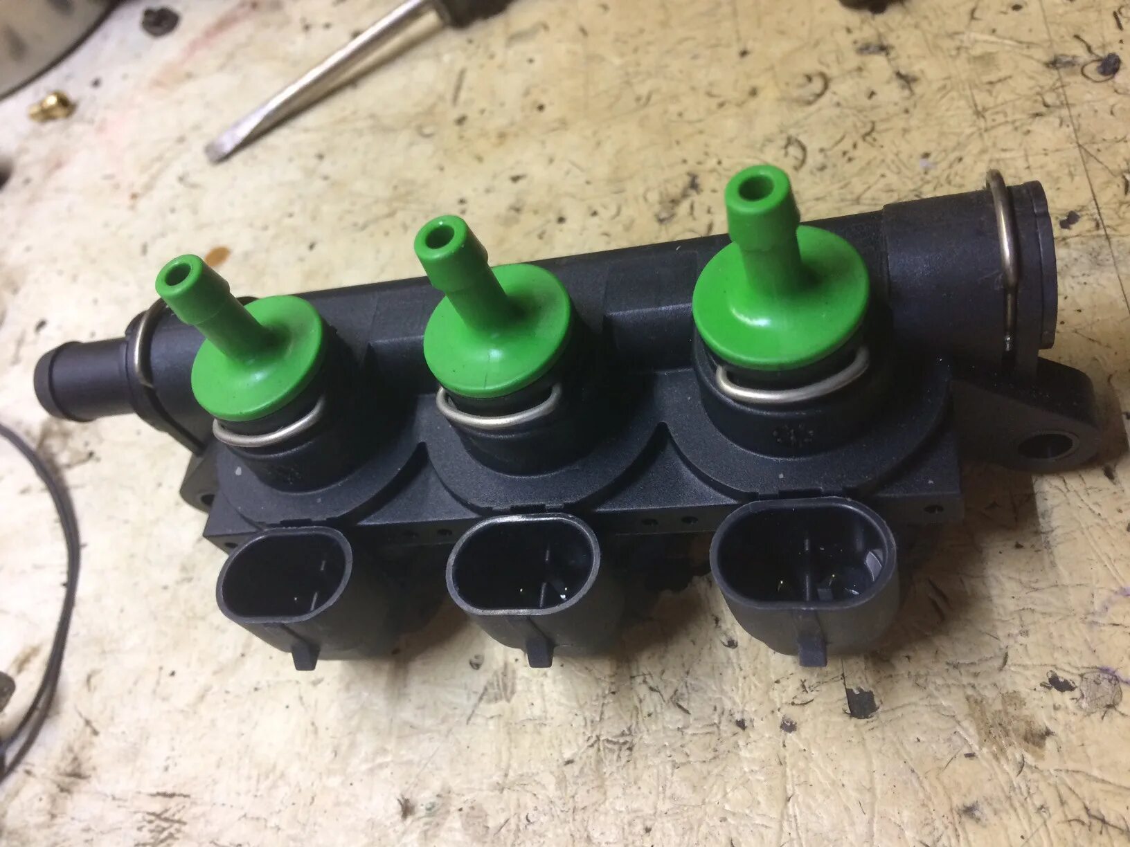 Aeb форсунки для гбо. Aeb форсунки для гбо. Форсунки aeb. Газовые форсунки aeb 3 цилиндра. Форсунки аеб на 6 цилиндров.