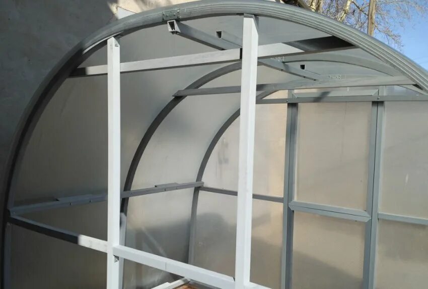 Парник из профильной трубы. Теплица дачница усиленная оцинкованная. Парник из пластиковых труб. Металлический каркас для теплицы. Теплица из полипропилена.