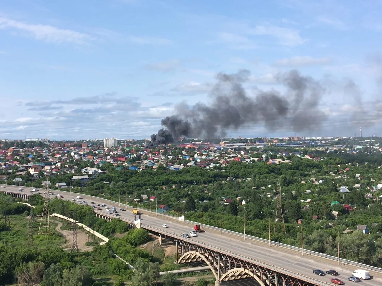 Область в омске сегодня. Пожар в омске сейчас. дыма дом омск. пожар на восточной в омске. пожар в омске сегодня на левом берегу.