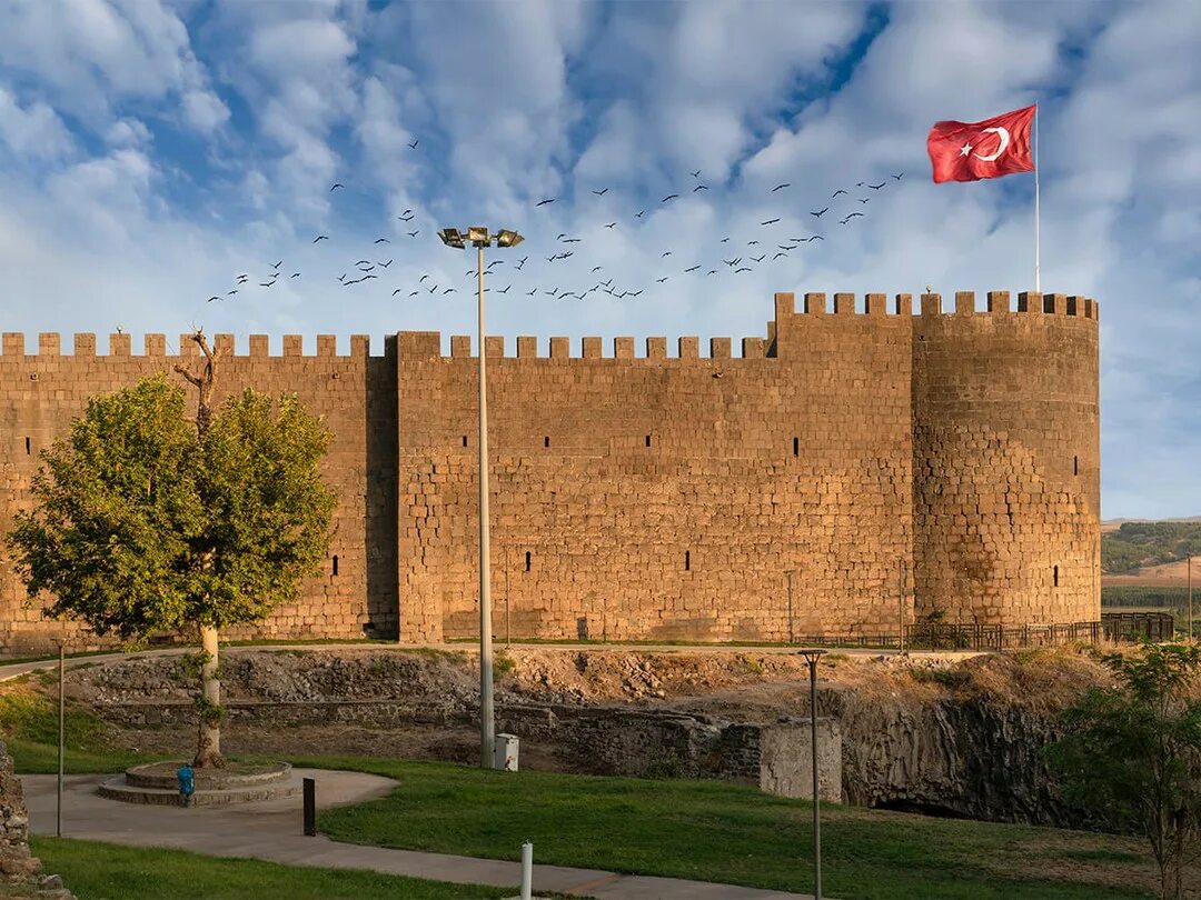 Город диярбакыр турция. Sur. Диарбекир турция крепость. Диярбакыр стена. Sur.
