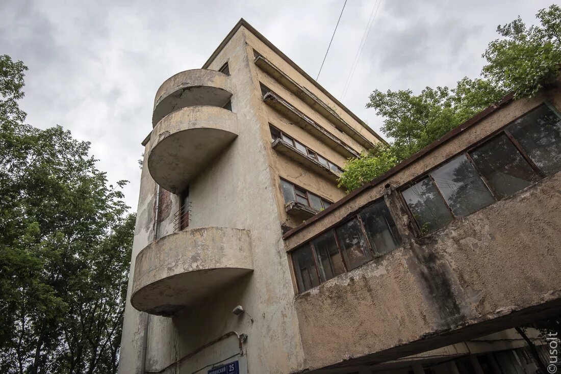 Наркомфин экскурсия. Здание наркомфина на новинском бульваре. гинзбург общежитие наркомфина. гинзбург архитектор дом наркомфина.