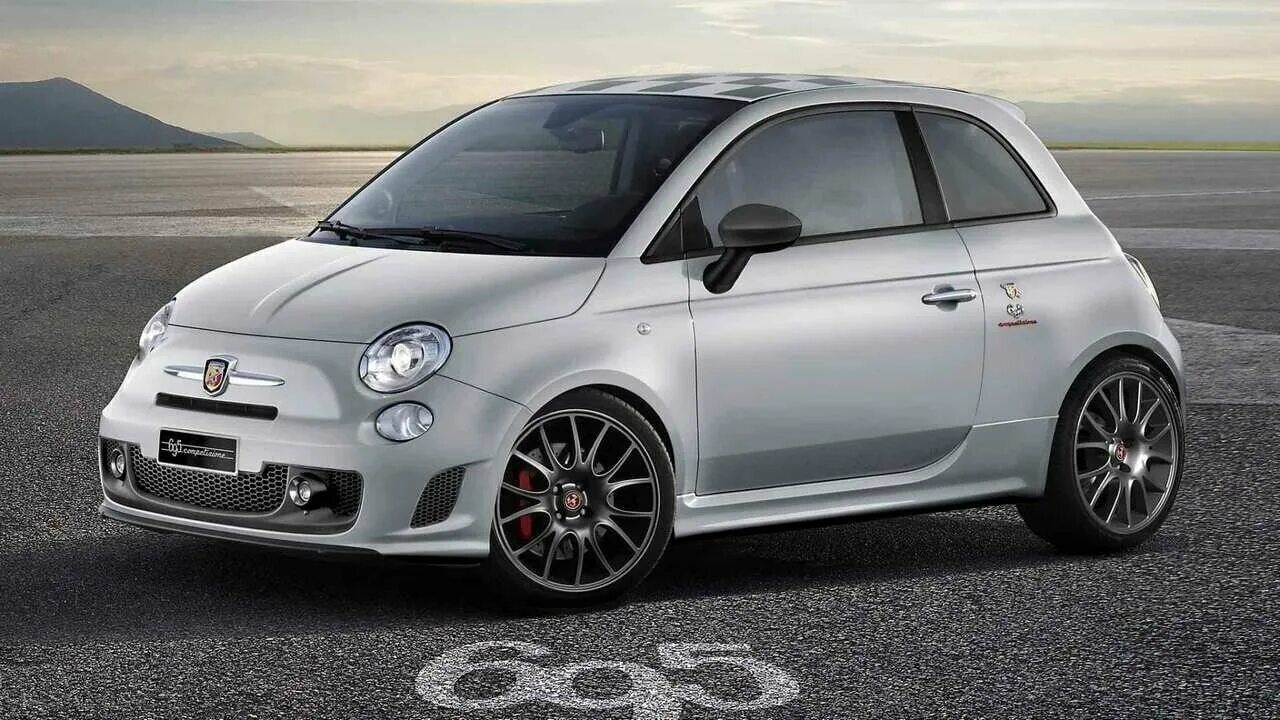 Купить машину круглое. Fiat 500 Abarth. Fiat 500 Abarth Biposto. Фиат 500 Абат. Fiat 500 (2007) Abarth.