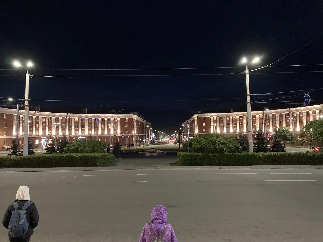 Площадь гагарина петрозаводск. Площадь гагарина петрозаводск 2025. площадь гагарина петрозаводска 2025. проспект ленина петрозаводск фасады. петрозаводск зима пл. гагарина.