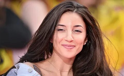 Әкесінің енесін сиқығысы келетінін қараңыз