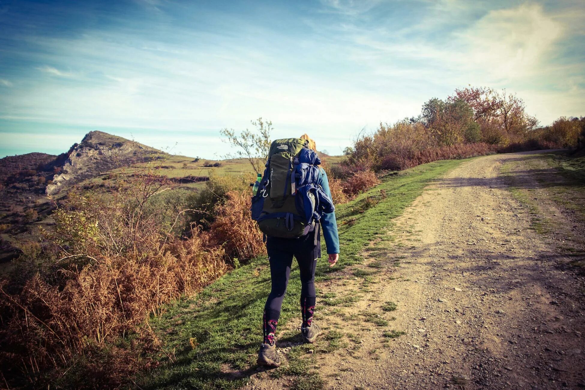 Автостопом с большим рюкзаком. Hiking and Hitch-Hiking. Travelling. Travelling Hiking. Travelling on foot