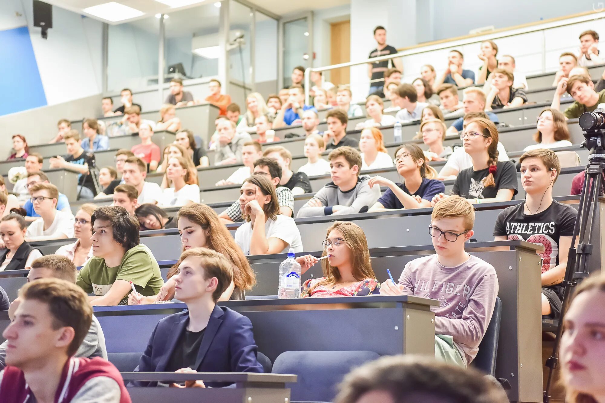 Students conference. Студенты в аудитории. Лекция в аудитории. Студенты МИСИС. Научная конференция в аудитории.