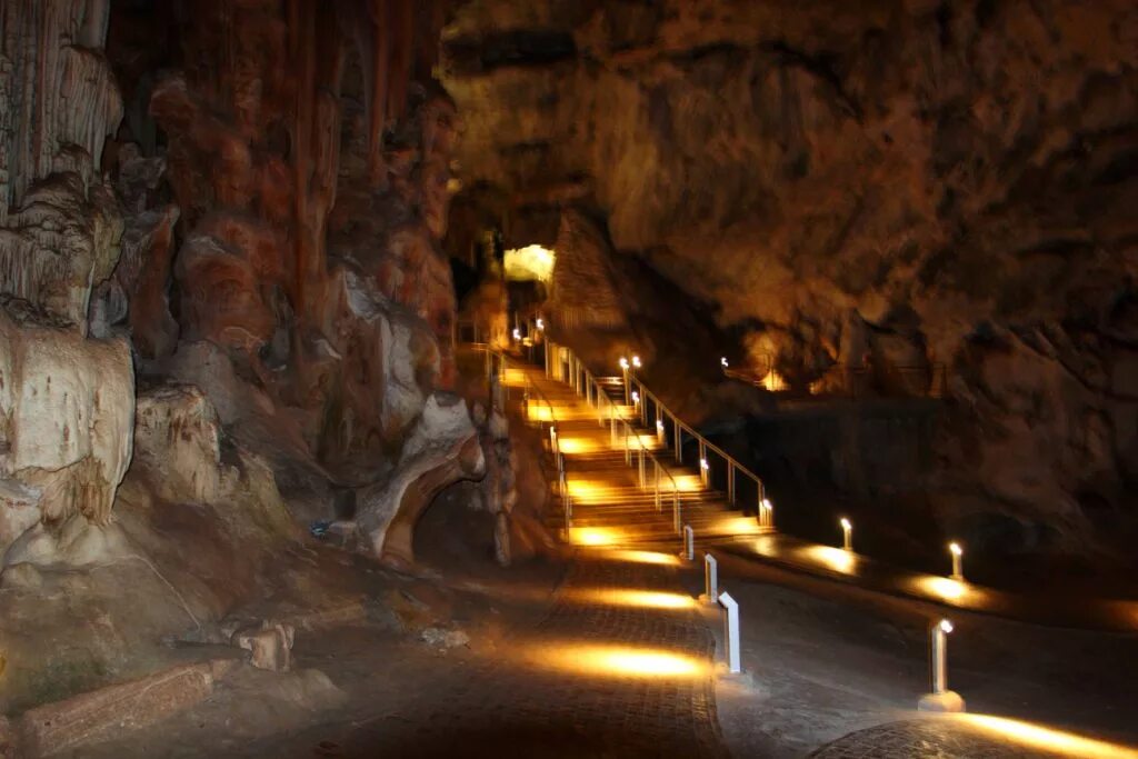 Пещеры канго юар. Пещеры канго, южная африка. Пещера малапа юар. Travel/dostoprimechatelnosti-yuar/. Пещера канго оудсхорн.