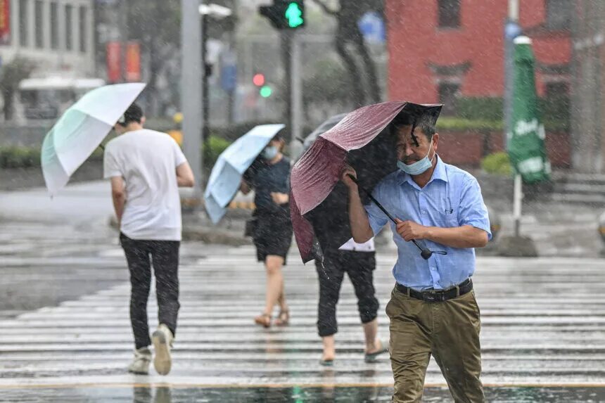 Could asia. Тайфун Китай Шанхай. Тайфун в Шанхае. Тайфун в Китае. Рекордная жара в Китае.